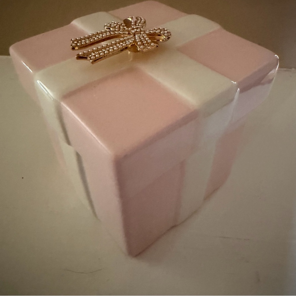 NWOT Enchanté Ceramic Candle Gift Box with Crystal and Pearl Bow - Picture 2 of 5